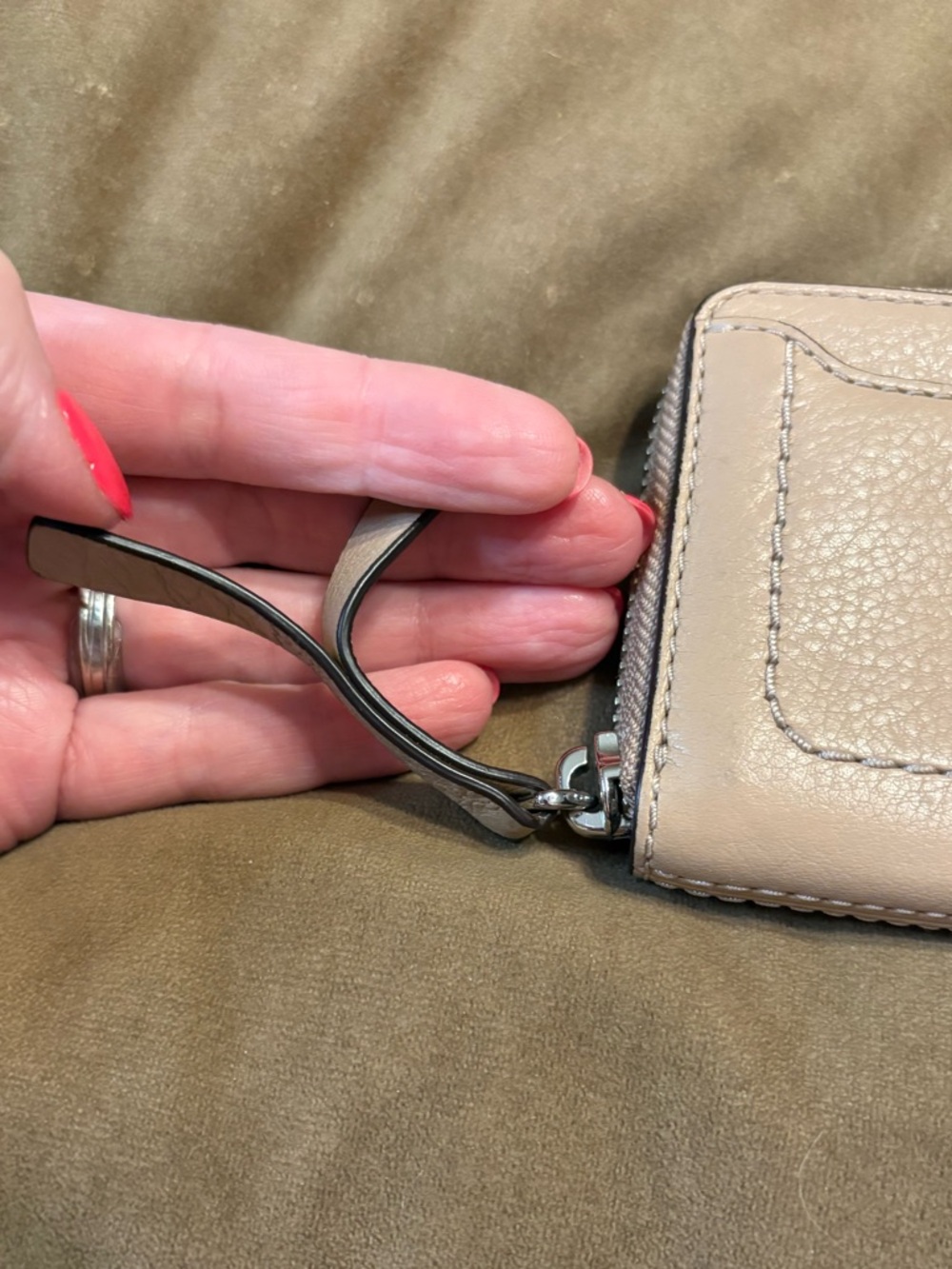 Marc Jacobs Pebbled Leather Small Snap Card Wallet in Taupe - Picture 3 of 9